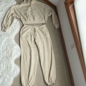 Levi’s sweat suit